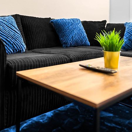 Two Bedroom Apartment - Single Beds - Accommodates 3 - Street Parking - Top Rated -Wbb 웨스트브로미치 외부 사진