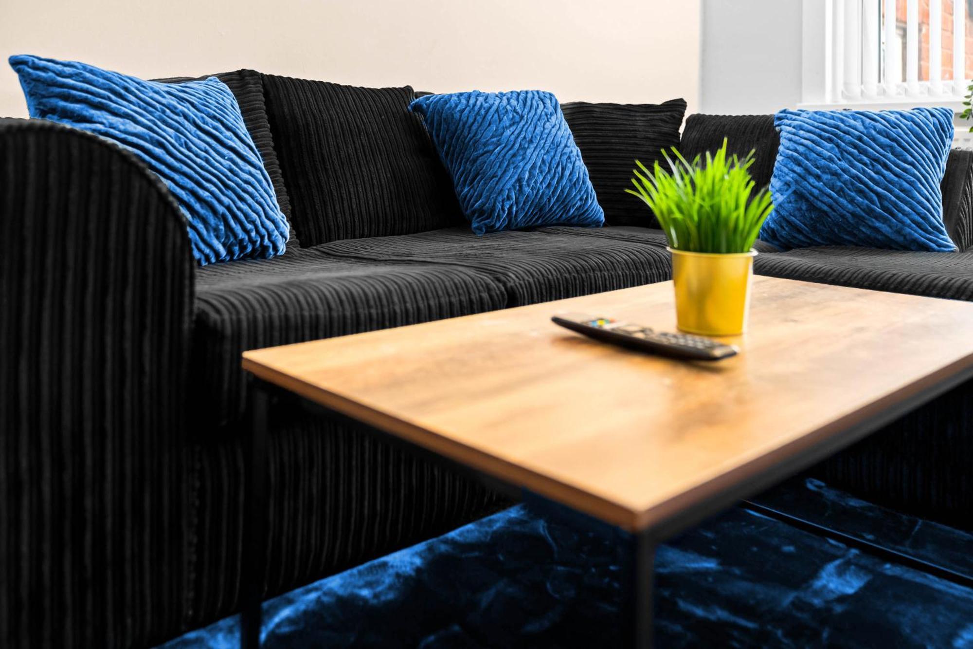 Two Bedroom Apartment - Single Beds - Accommodates 3 - Street Parking - Top Rated -Wbb 웨스트브로미치 외부 사진