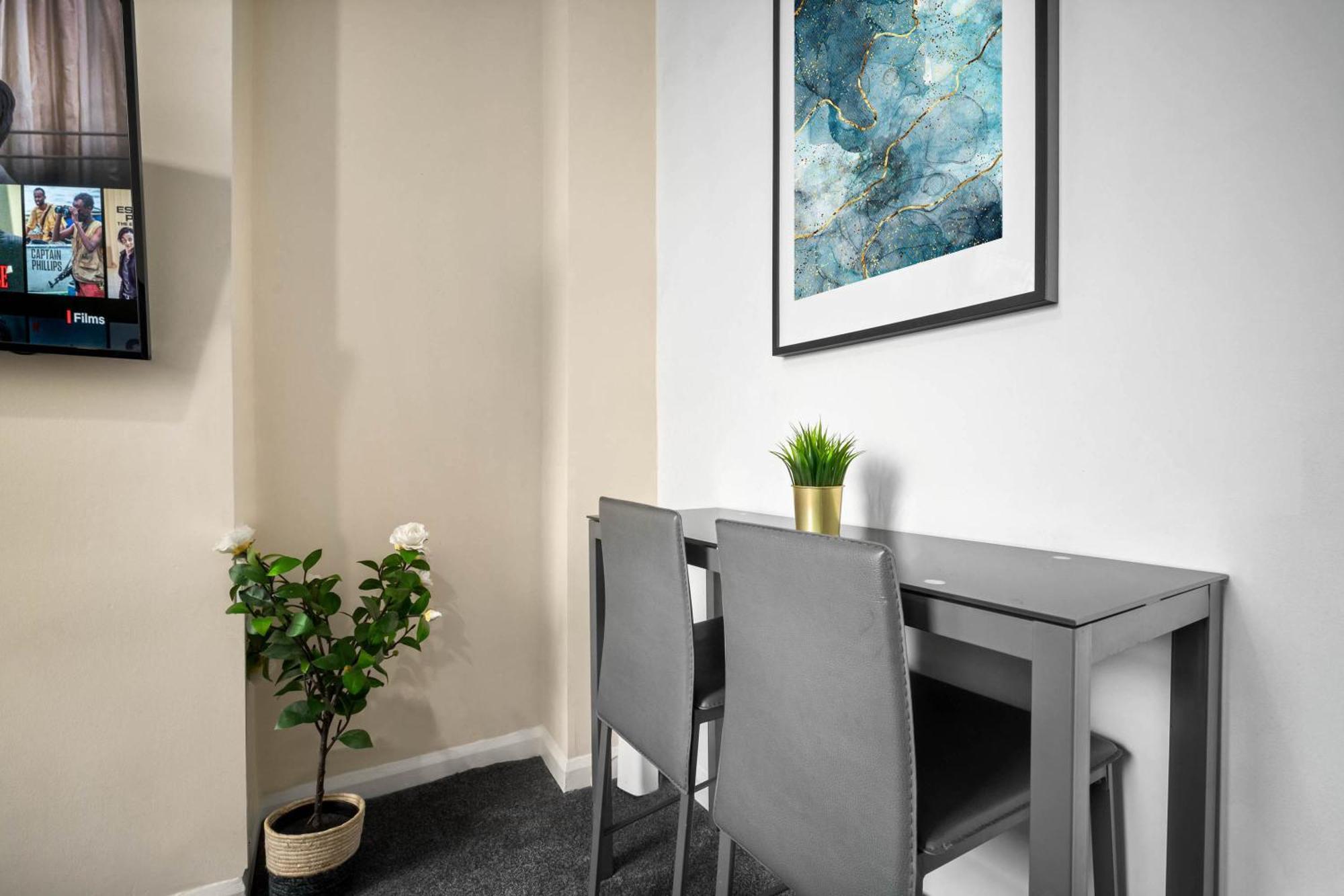 Two Bedroom Apartment - Single Beds - Accommodates 3 - Street Parking - Top Rated -Wbb 웨스트브로미치 외부 사진