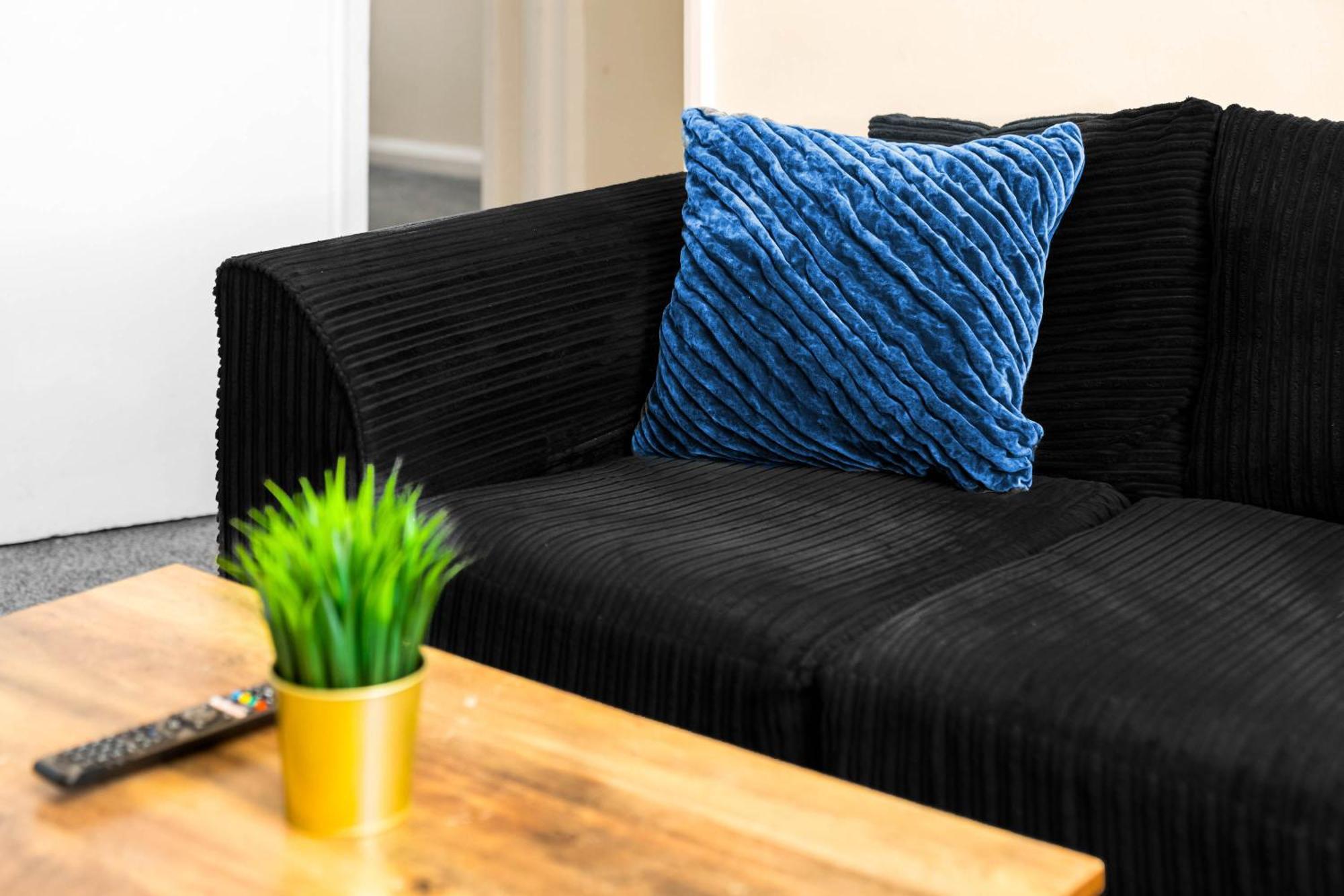 Two Bedroom Apartment - Single Beds - Accommodates 3 - Street Parking - Top Rated -Wbb 웨스트브로미치 외부 사진