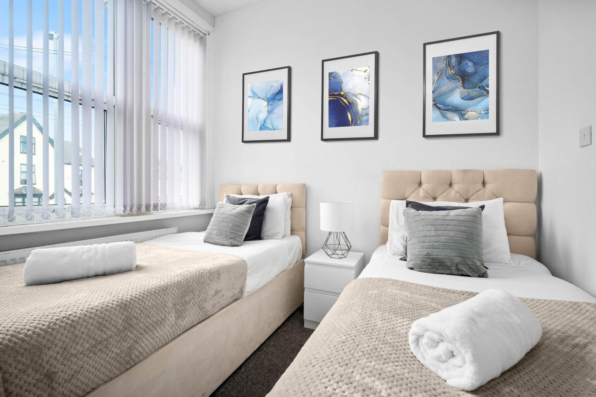 Two Bedroom Apartment - Single Beds - Accommodates 3 - Street Parking - Top Rated -Wbb 웨스트브로미치 외부 사진